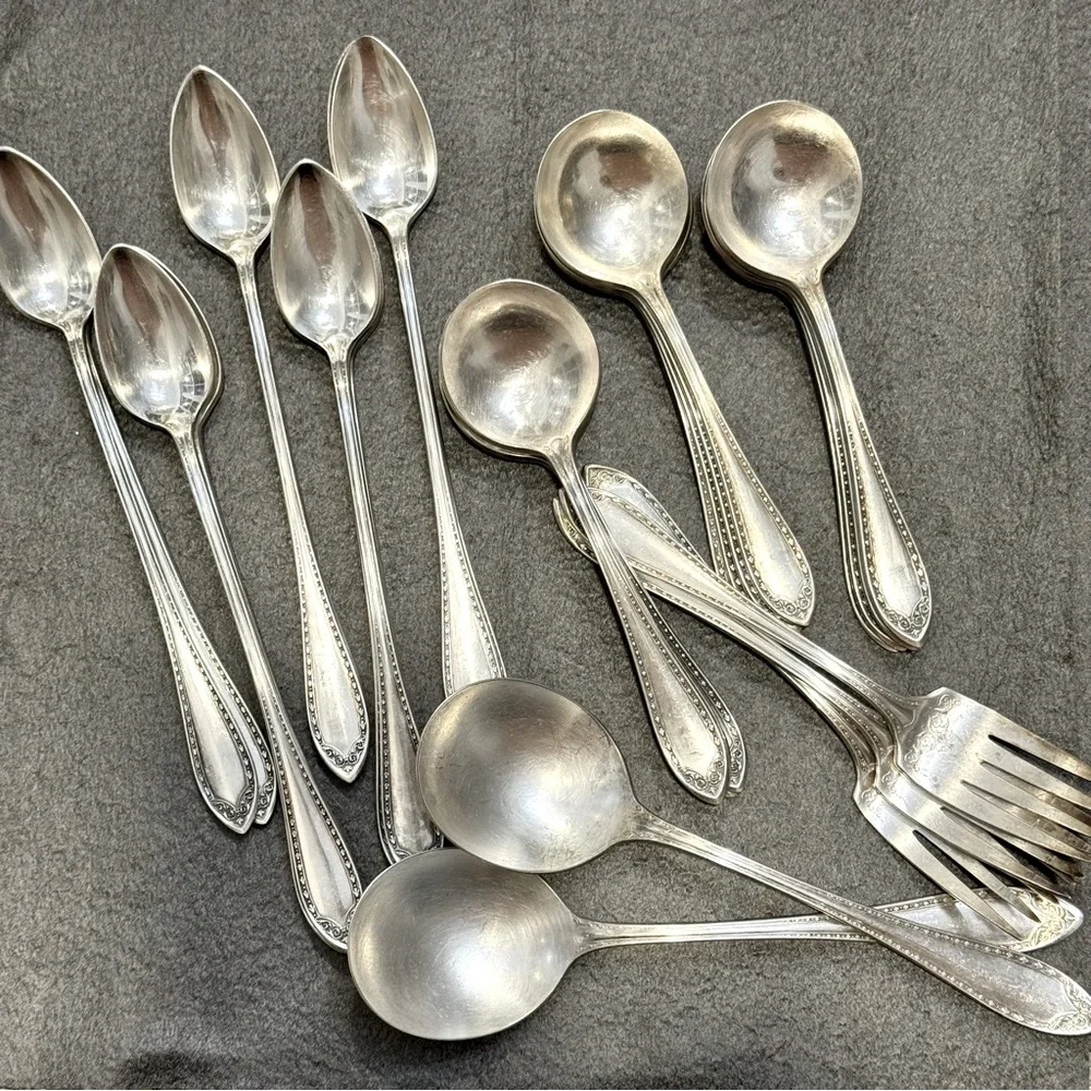 Sheraton 1910 by Community Silver Plate Flatware Silverware 34 pieces